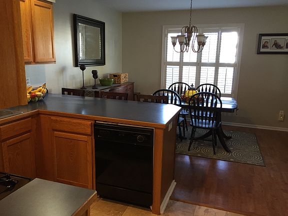 4th image of 9 Erie Ct