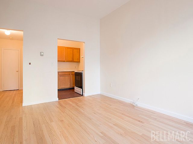 1st image of 30 W 76th St APT 8
