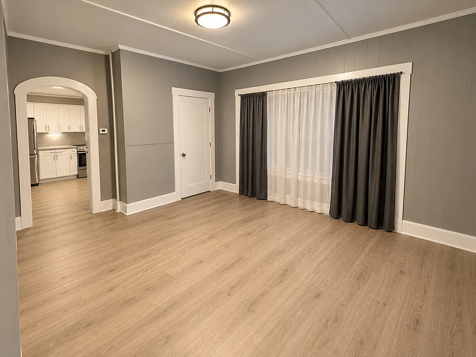 34 W 3rd St #1
