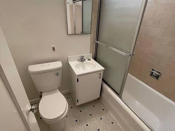 5th image of 2453 Lombard St APT 206