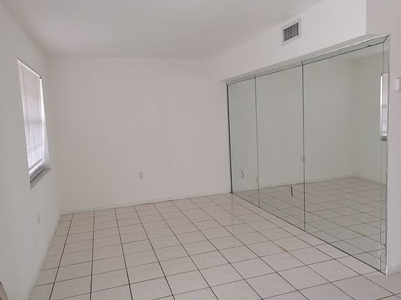 4th image of 610 SW 114th Ave APT 2