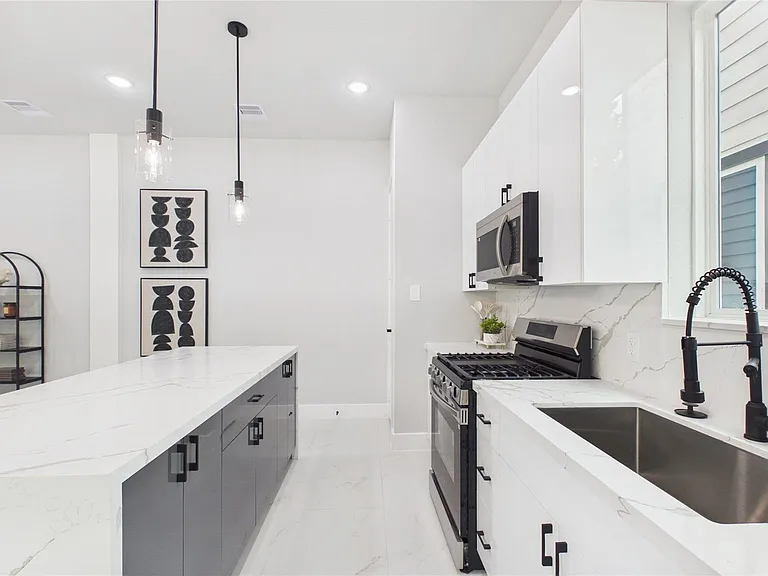 3748 Corder St — Photo 9