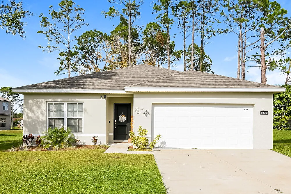 4 bed, 2.0 bath, 1661 sqft, $2,920 — Photo 1