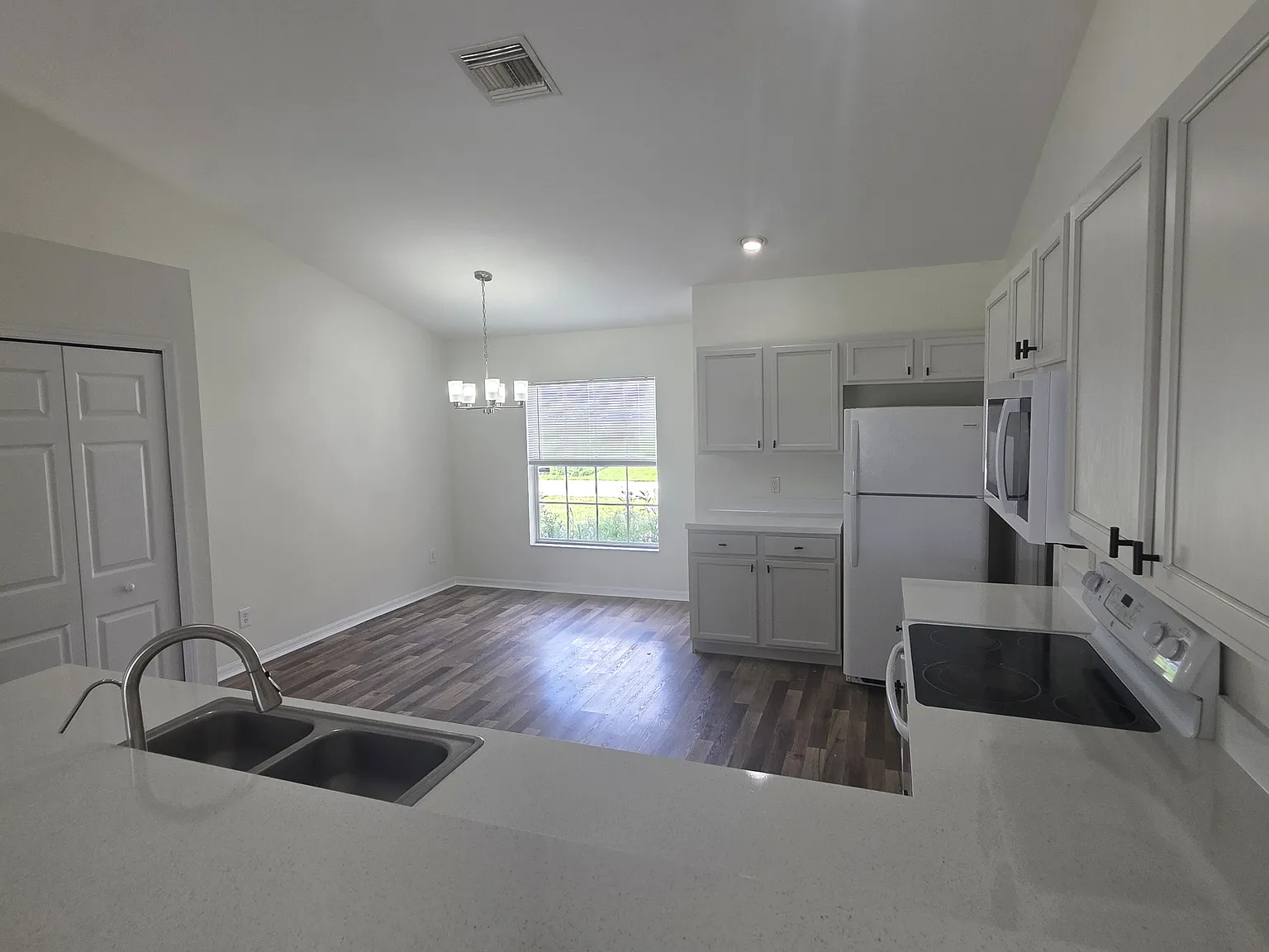 4 bed, 1835 sqft, $1,950 — Photo 3