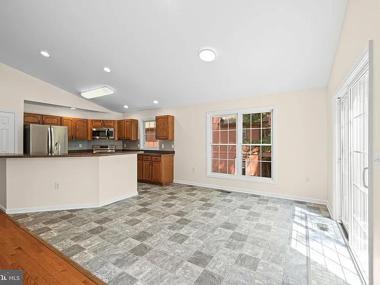 686 Lake Caroline Dr — Photo 13
