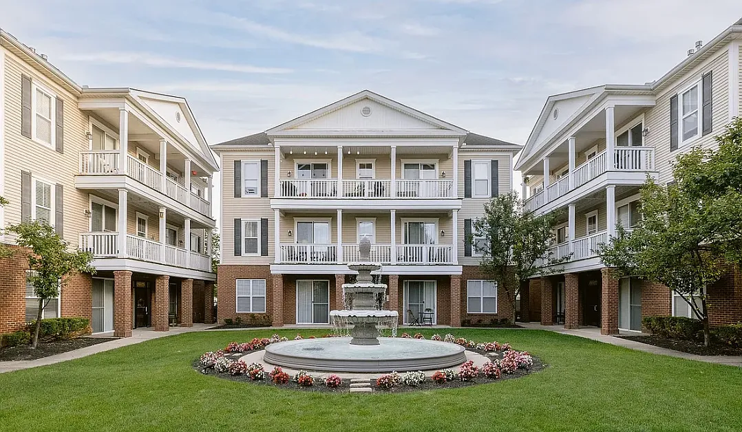 Drayton Court Apartments — Photo 2