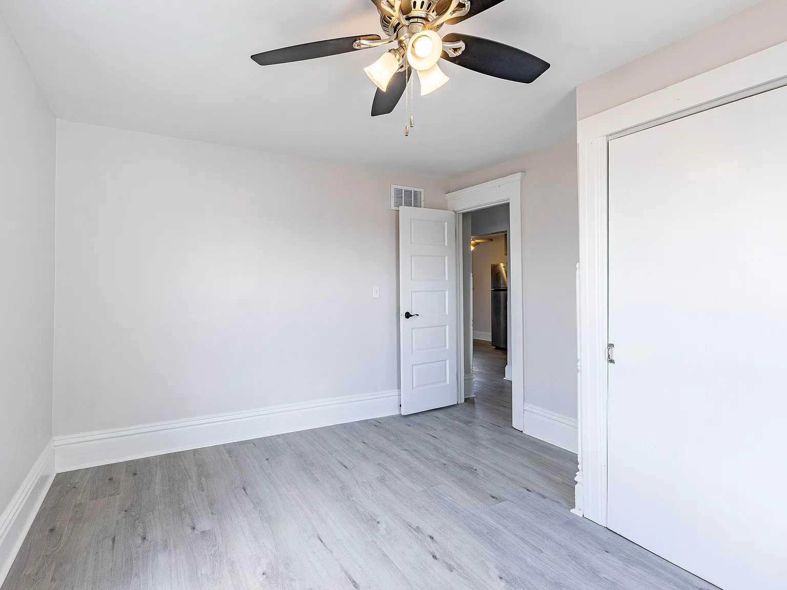 4 bed, 1200 sqft, $2,200 — Photo 2
