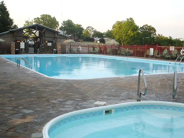 813 Holiday Rdg #H1 — Photo 30