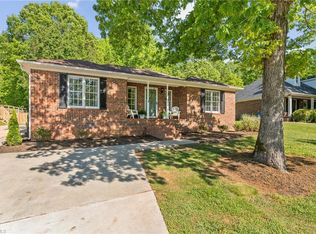 1207 Skyview Dr, Mebane, NC 27302