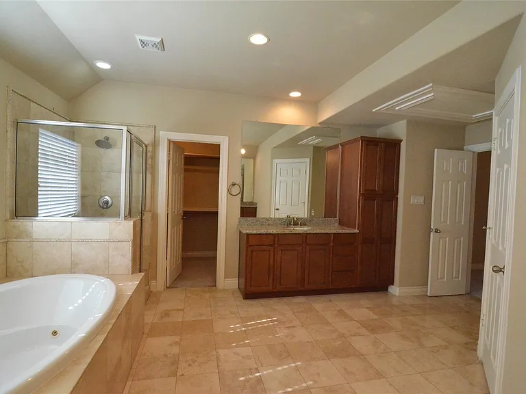 9006 Harbor Hills Dr E — Photo 10