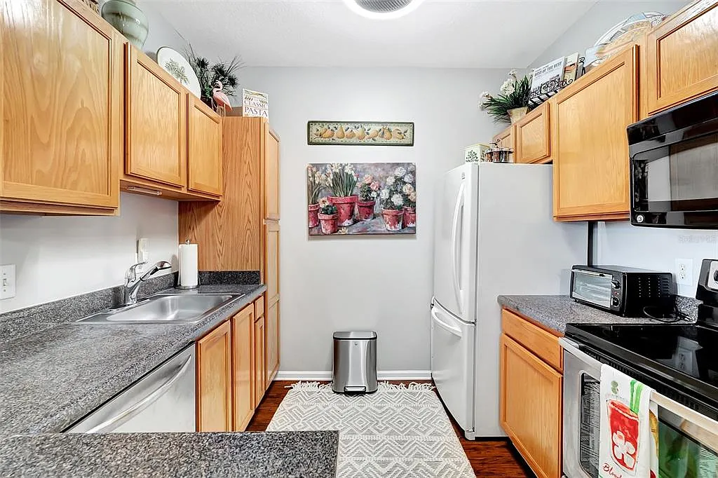 2 bed, 2.0 bath, 1132 sqft, $1,900 — Photo 2