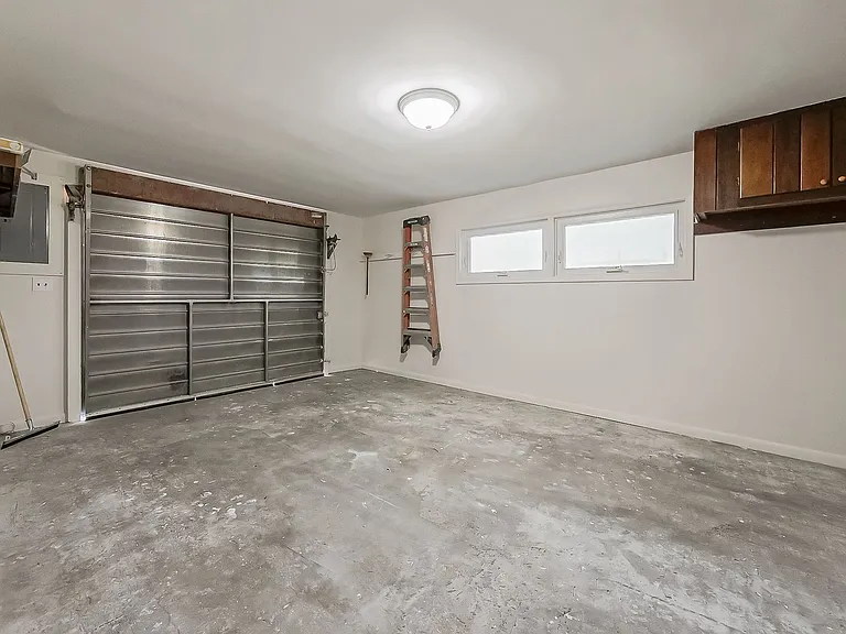 20862 Kenwood St — Photo 27