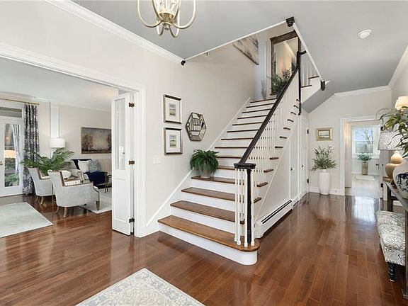 4th image of 144 Woodland Rd