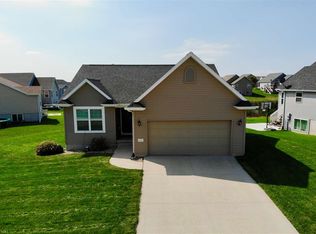 4621 Loren Dr, Cedar Falls, IA 50613