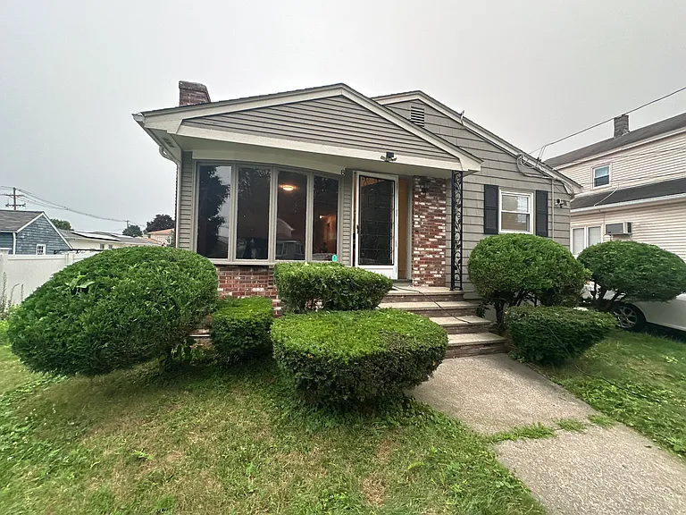 8 Ashby St — Photo 3