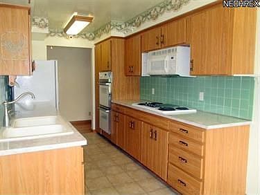 5th image of 22470 Hilliard Blvd
