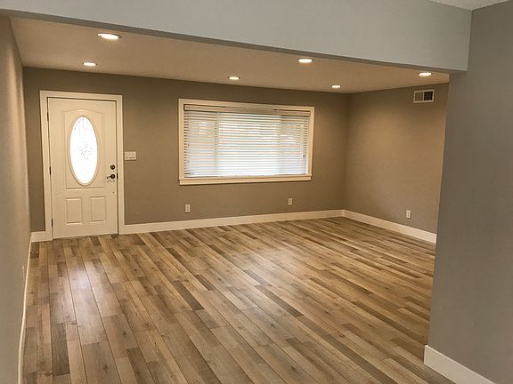 5th image of 6323 Hilltop Dr