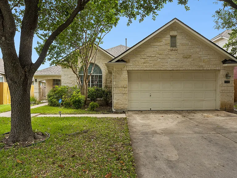 7206 W Magic Mountain Ln — Photo 2