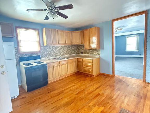 5th image of 637 S 14th Ave APT 2