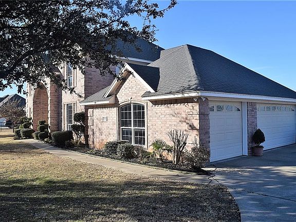 3rd image of 1005 Blue Roan Ln