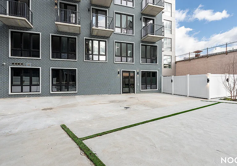 31-61 Vernon Blvd #2M — Photo 17