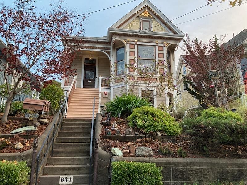 1st image of 932 Rose Ave