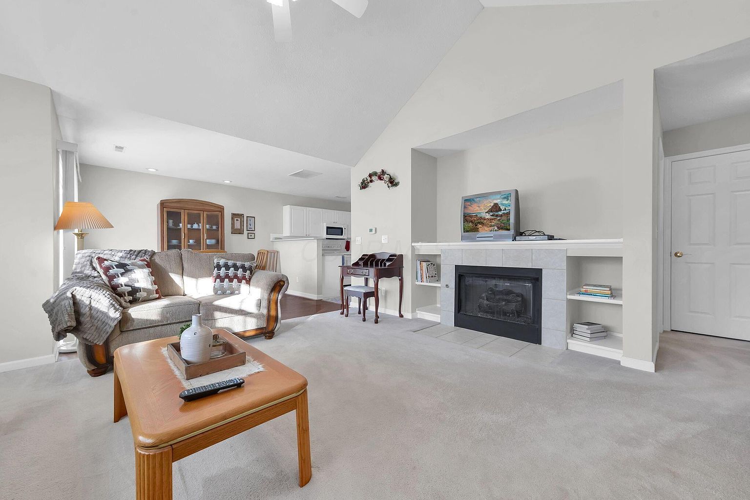Listing photo 4 for 7858 Meadowlark Ln N