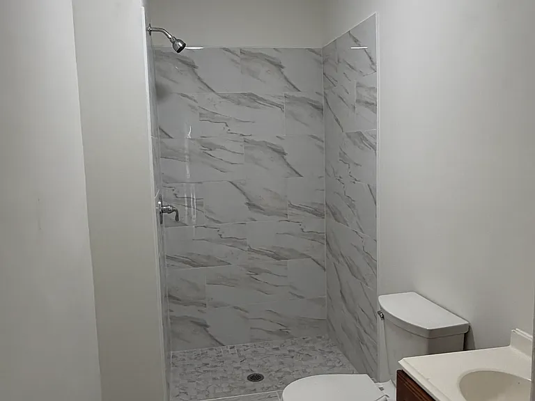 812 Salem Ave — Photo 5