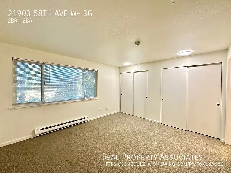 Hillcrest — Photo 25