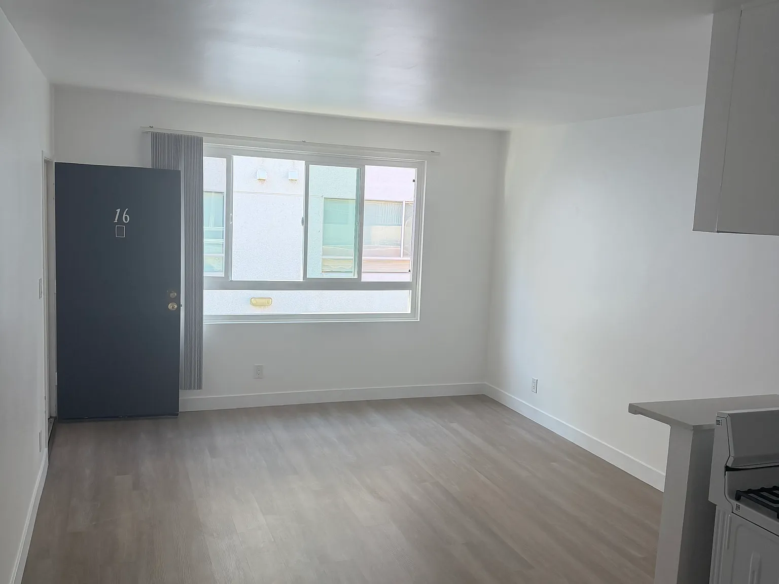 1 bed, 560 sqft, $1,900 — Photo 3