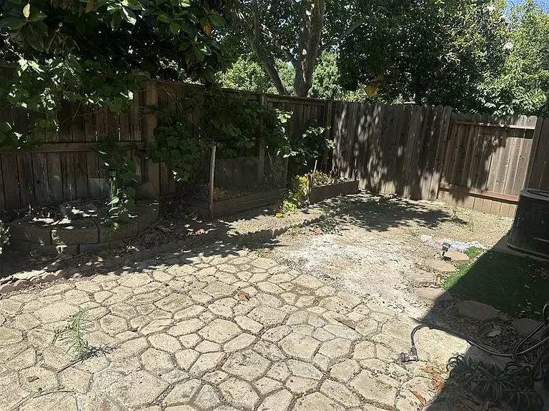 2224 Halsey Cir — Photo 26