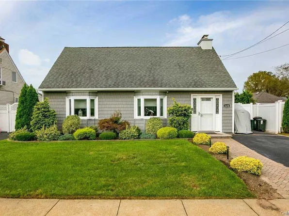 2430 Mermaid Avenue, Wantagh, NY 11793
