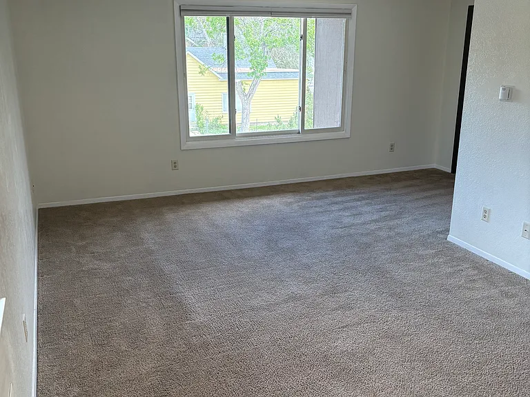 2100 Van Lennen Ave — Photo 4