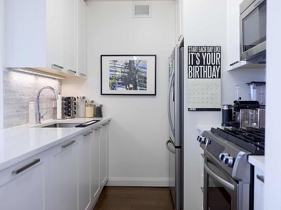 3rd image of 200 E 94th St APT 1012