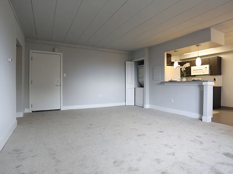 Leverington Court Apartments — Photo 7