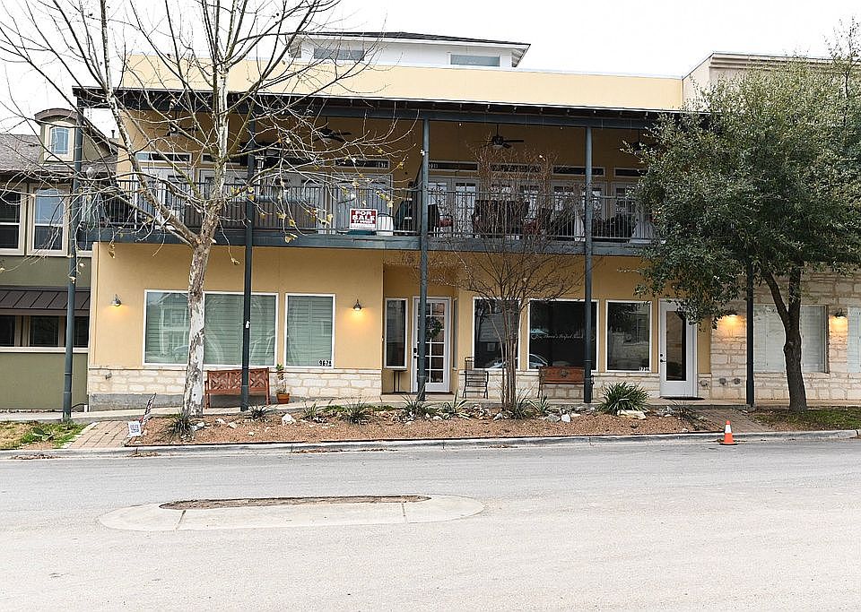 1st image of 967 N Academy Ave #B