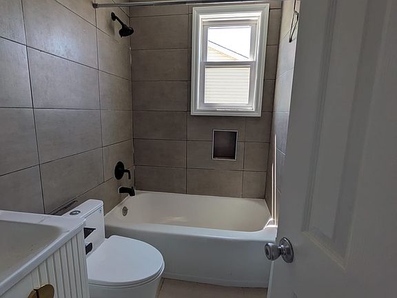 4th image of 119 Hobart Ave #4