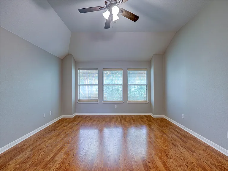 1554 Homewood Cir — Photo 31