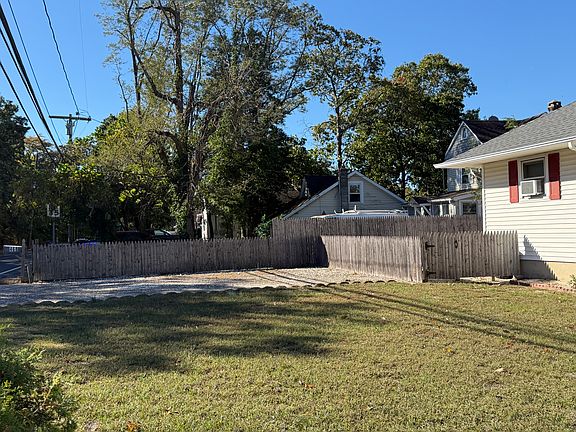2nd image of 785 Downey Ave