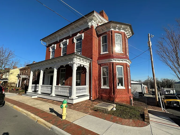 418 N Loudoun St — Photo 2