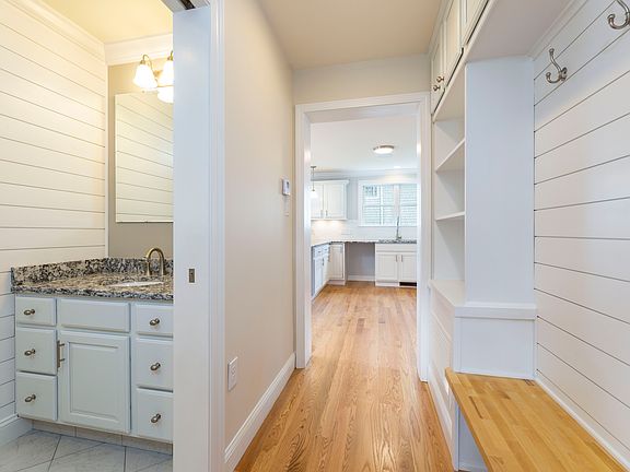1st Floor entry/Powder room