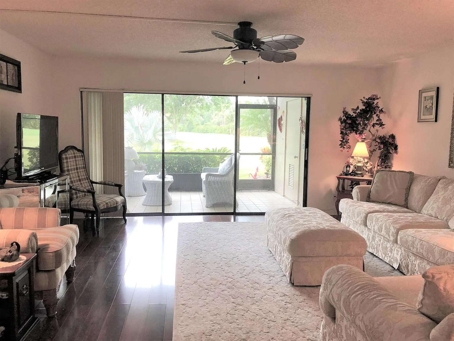 2 bed, 2.0 bath, 1245 sqft, $8,900 — Photo 3