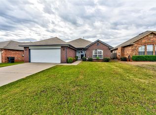 1724 SW 31st St, Moore, OK 73160