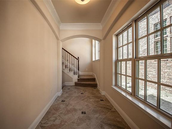 3rd image of 568 Waterloo Dr