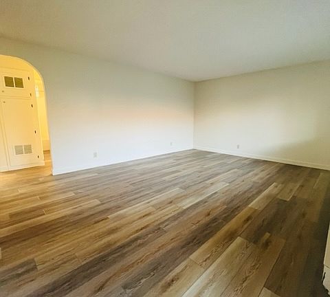 3rd image of 1261 Juniper Dr #13