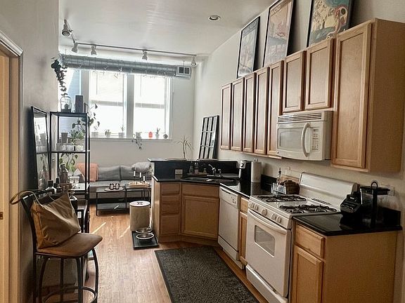 5th image of 910 S Loomis St #1F