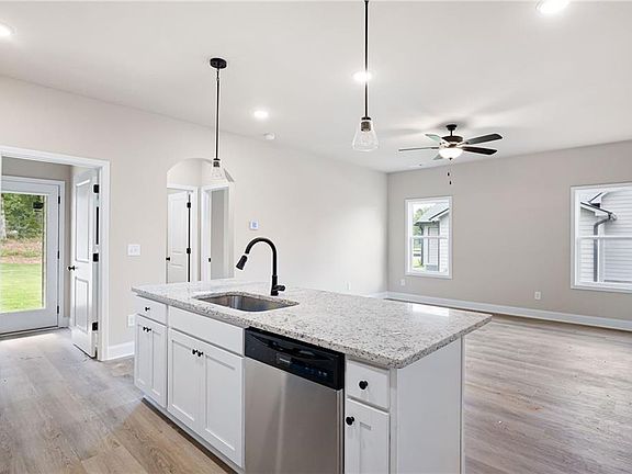 4th image of 105 Winston Way