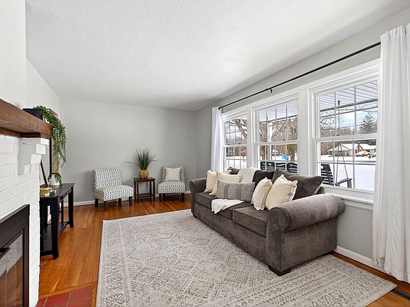 5th image of 206 S Tecumseh Rd