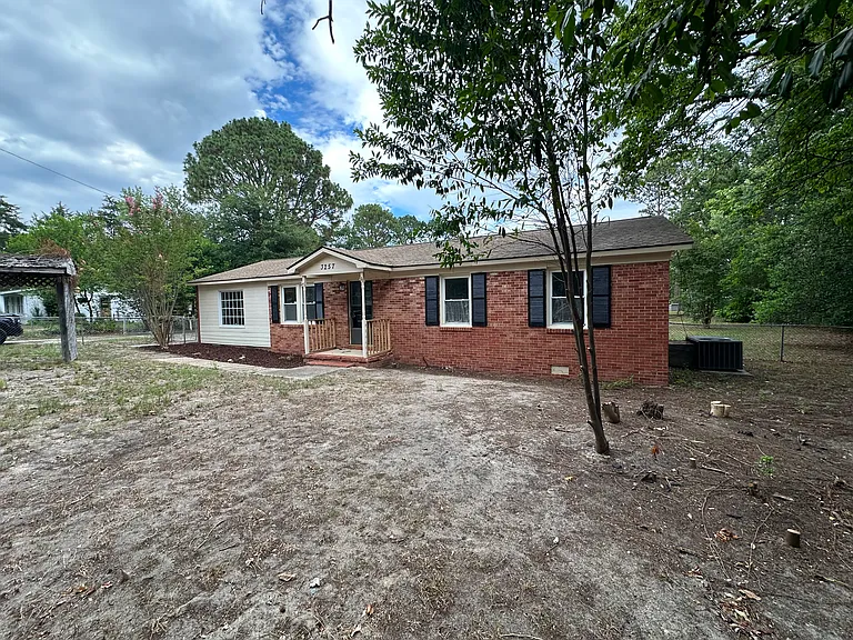 3257 Dorian Rd — Photo 2