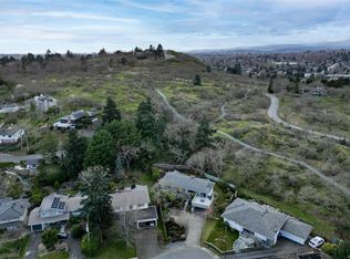 2011 Frederick Norris Rd, Oak Bay, BC V8P 2B2